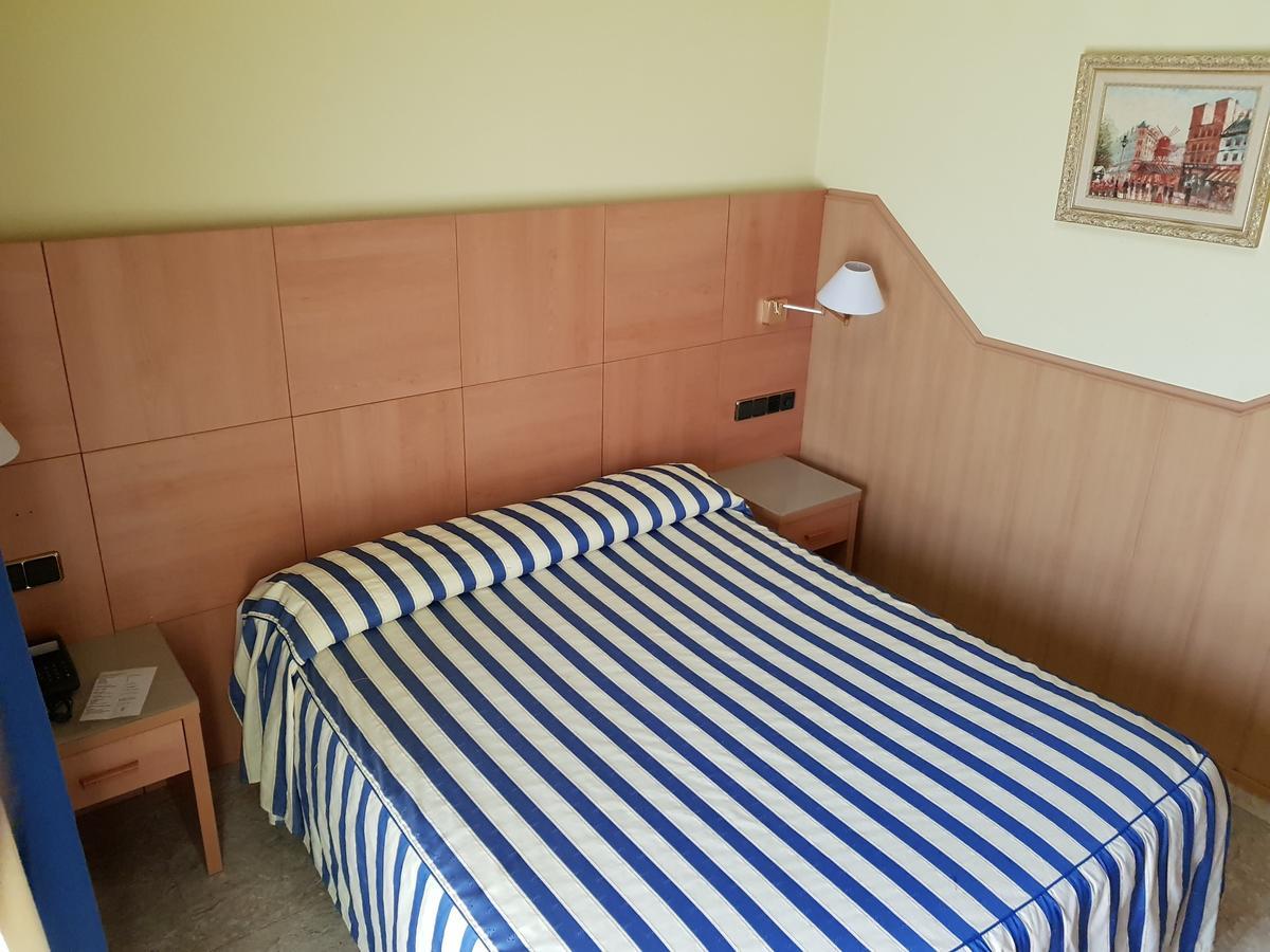Hostal Milenium Els Monjos Dış mekan fotoğraf