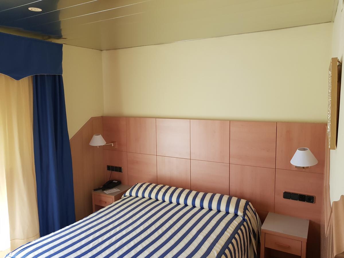 Hostal Milenium Els Monjos Dış mekan fotoğraf
