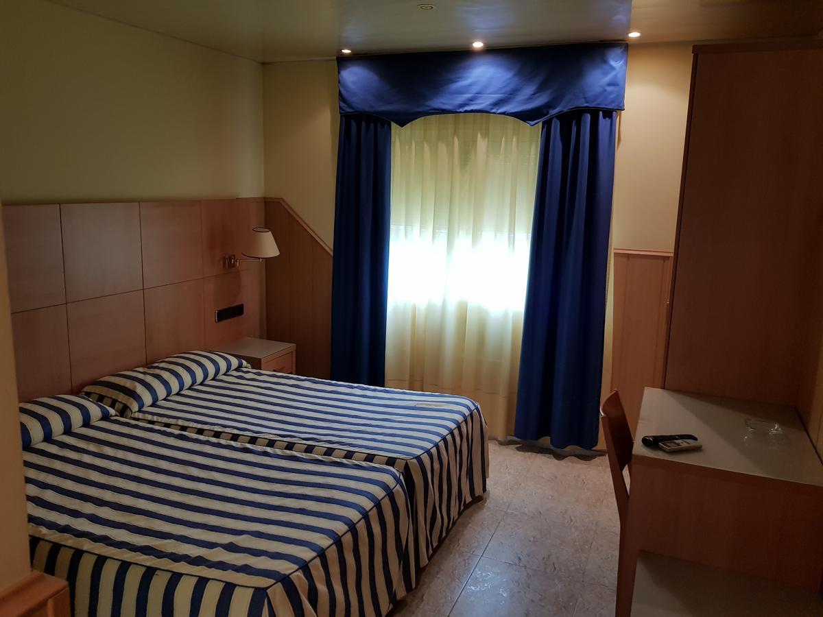 Hostal Milenium Els Monjos Dış mekan fotoğraf