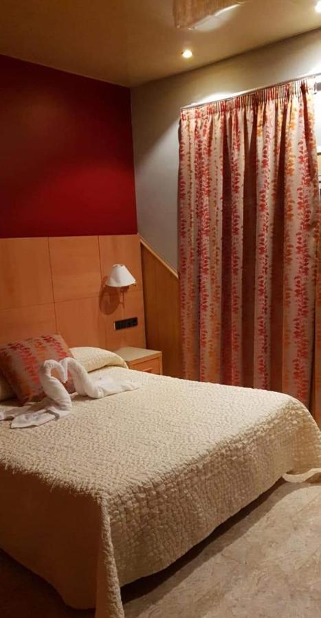 Hostal Milenium Els Monjos Dış mekan fotoğraf